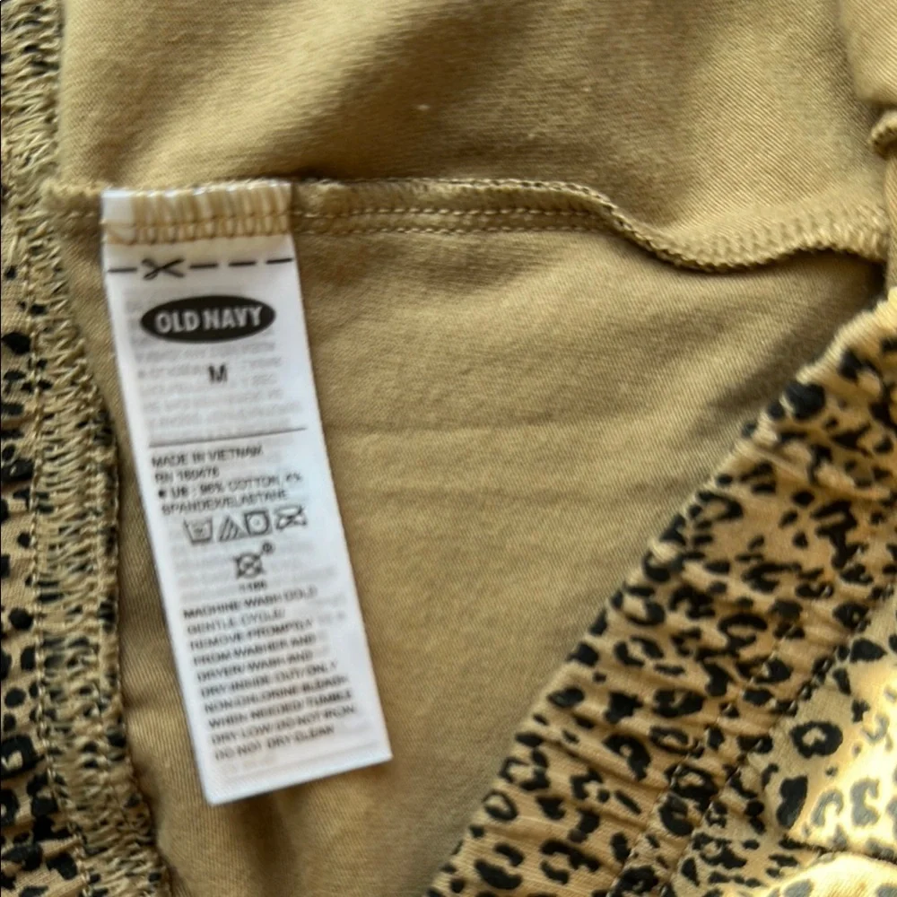 🤎🤎NWOT Old Navy Black and Tan Leopard Patterned Leggings🤎🤎